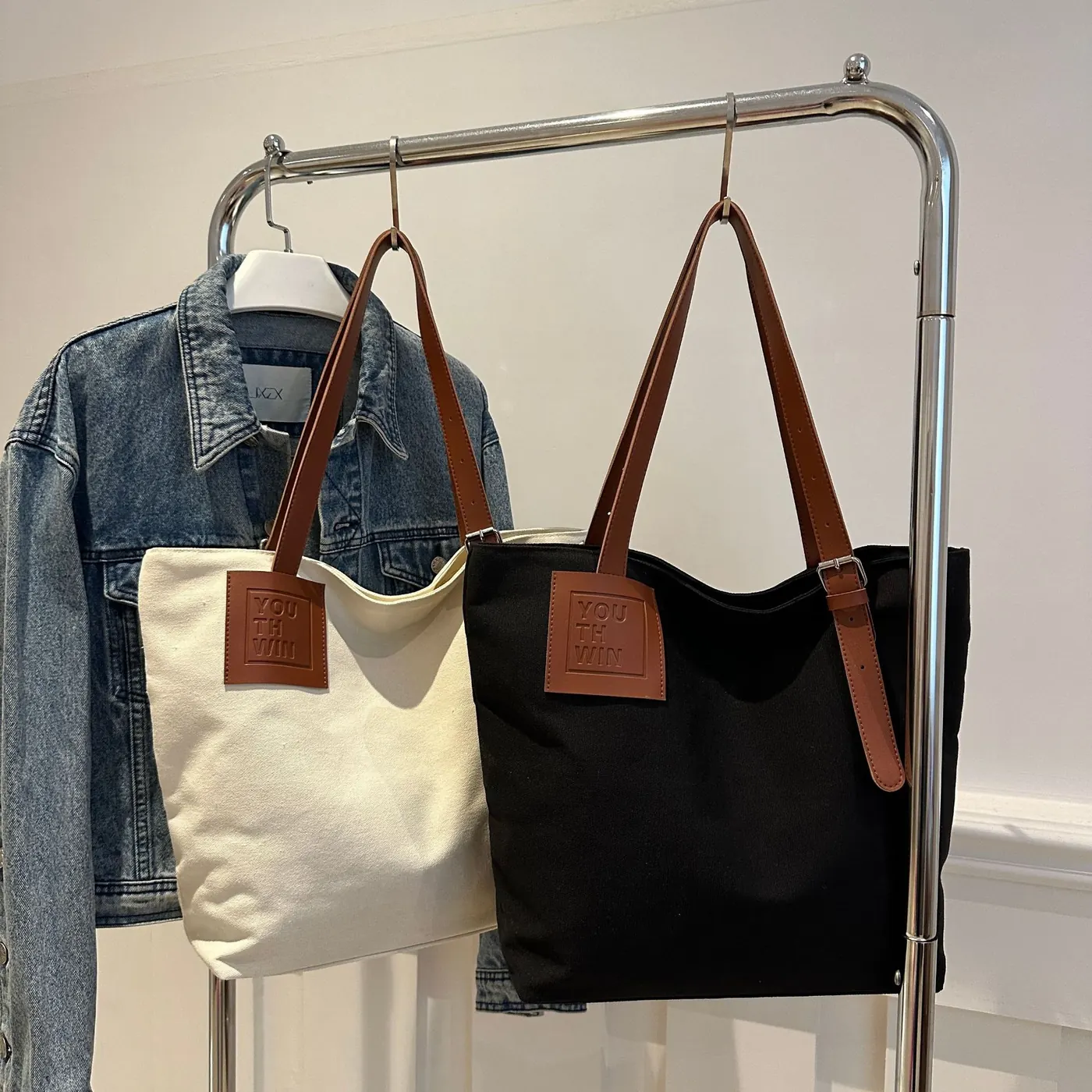 Simple Letter Large Capacity Tote Bag Model High End